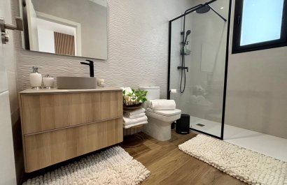 Odsprzedaż / Rynek wtórny - Willa -
Polop