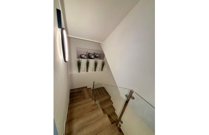 Odsprzedaż / Rynek wtórny - Willa -
Polop