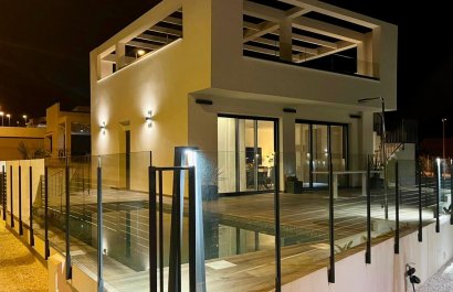 Odsprzedaż / Rynek wtórny - Willa -
Polop