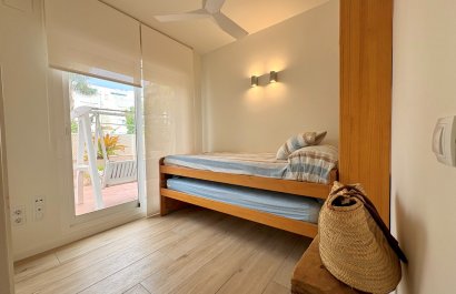 Odsprzedaż / Rynek wtórny - Mieszkanie w bloku -
Denia - Les Marines - Las Marinas