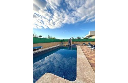 EN VENTA EXCLUSIVA VILLA CON PISCINA EN ALFAZ