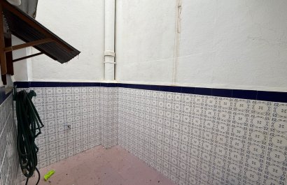 Patio de luces - Se vende amplio local en Tavernes de la Valldigna