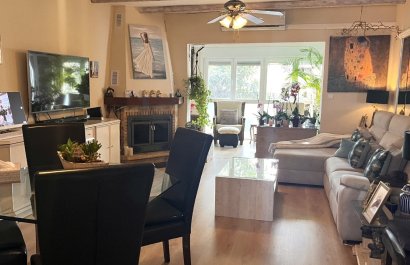 EN VENTA ADOSADO  DE UNA PLANTA CON VISTA AL MAR Y MONTAÑA