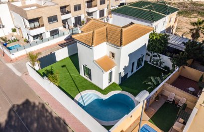 Obra nueva - Villa -
Orihuela Costa - Campoamor