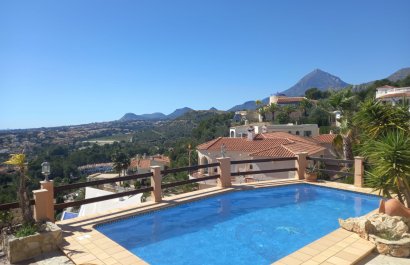 Segunda mano - Chalet independiente -
Alfas del Pí