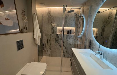 Baño - Piso reformado a estrenar a 100 m de la playa de El Albir | Vistas al mar | Parking comunitario (Costa Blanca)