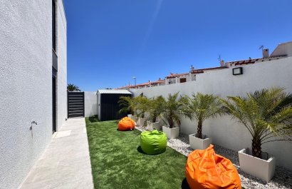 Parcela - Villa de Obra Nueva con piscina privada y vistas al mar (La Nucia - Costa Blanca)