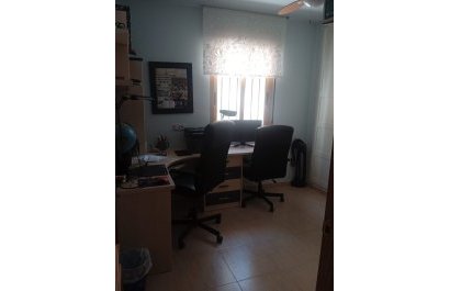 Segunda mano - Apartamento / piso -
Xirles