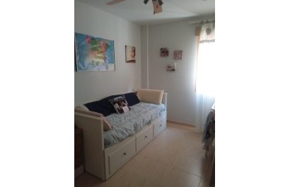 Segunda mano - Apartamento / piso -
Xirles