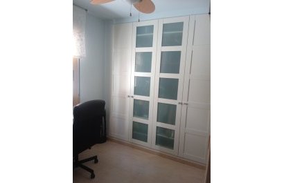 Segunda mano - Apartamento / piso -
Xirles