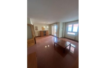 Segunda mano - Apartamento / piso -
Villena