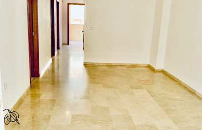 Segunda mano - Apartamento / piso -
Albir - centro