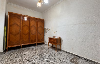 Herverkoop - Rijhuis -
Pedreguer