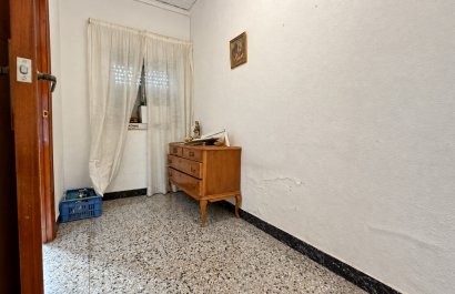 Herverkoop - Rijhuis -
Pedreguer