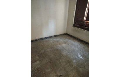 Segunda mano - Apartamento / piso -
Llauri