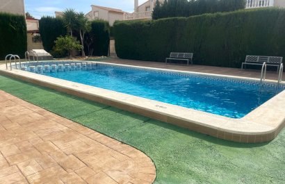Resale - Chalet independiente -
Polop - Alberca
