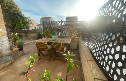 Resale - Chalet independiente -
Polop - Alberca