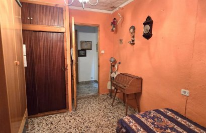 Resale - Casa de pueblo  -
Gata de Gorgos